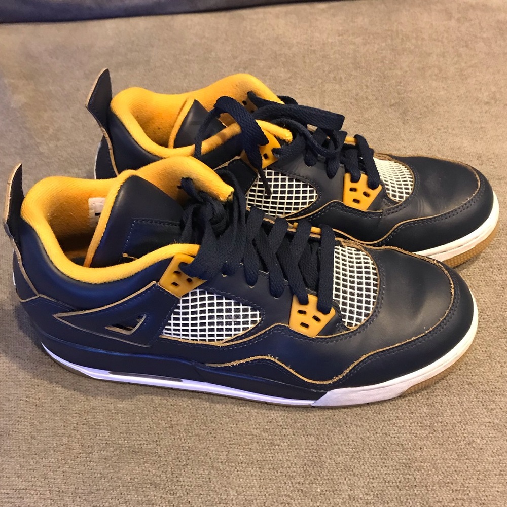 Air Jordan Retro 4s Dunk from Above!